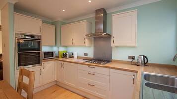 Fridge, dishwasher, cookware/dishes/utensils