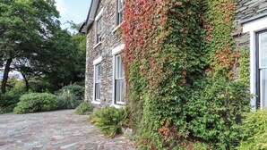 A stone building with a stone pathway leading to the entrance. - Easedale (Ambleside)