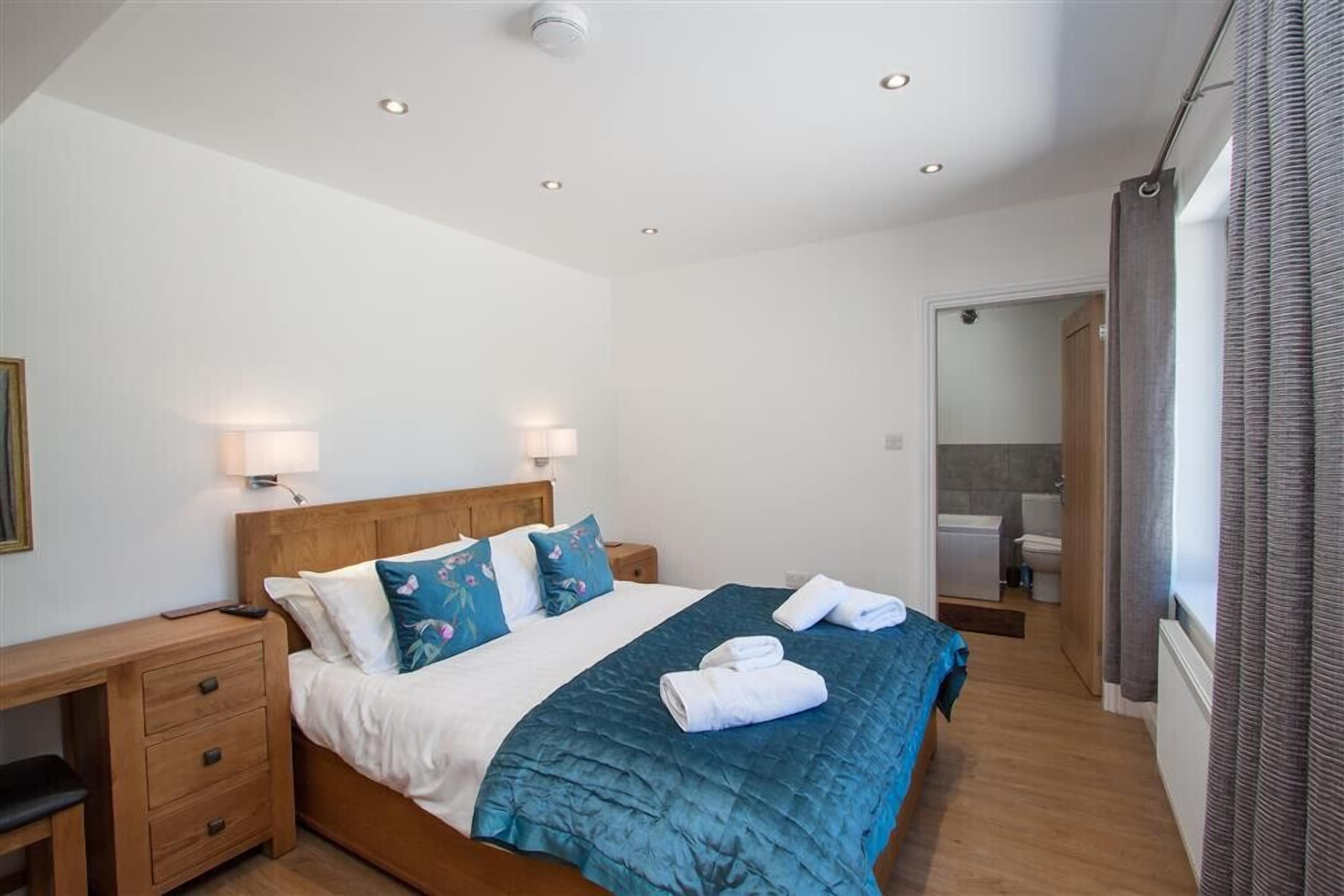 4 bedrooms, individually decorated, individually furnished, free WiFi