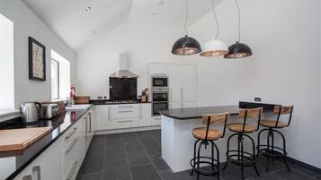 Fridge, dishwasher, cookware/dishes/utensils