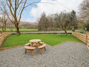 Cottage | Outdoor dining
