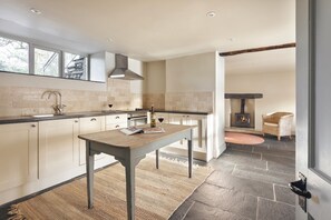 Cottage | Private kitchen | Fridge, dishwasher, cookware/dishes/utensils - High Lindeth (Windermere)