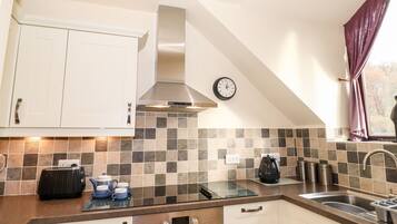 Fridge, dishwasher, cookware/dishes/utensils