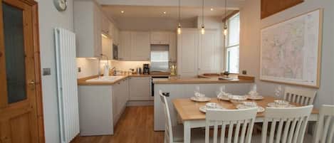 Fridge, dishwasher, cookware/dishes/utensils