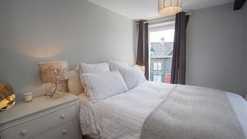 4 quartos, individualmente decorados, individualmente mobiliados