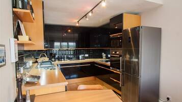 Fridge, dishwasher, cookware/dishes/utensils