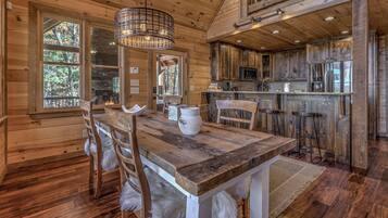 Cabin, 3 phòng ngủ | Khu ăn uống