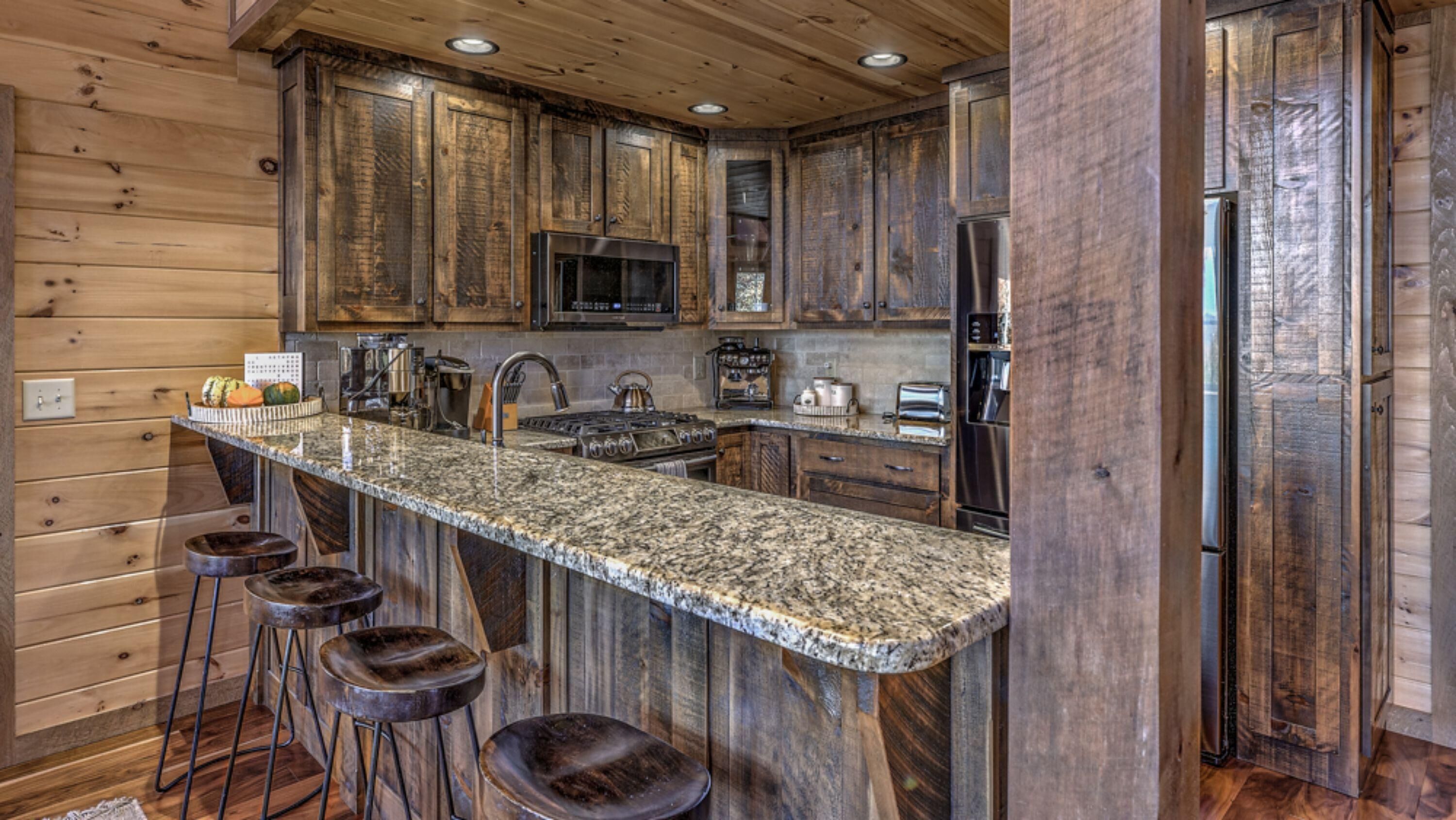 Cabin, 3 Bedrooms | Private kitchen