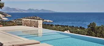 The Sall Villa - 2 Bedrooms with Private Pool & Sea View