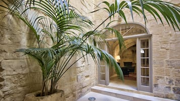 Traditional House | 4 bedrooms, free WiFi