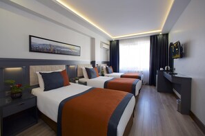 Minibar, in-room safe, desk, laptop workspace - Eyfel Hotel (Istanbul)