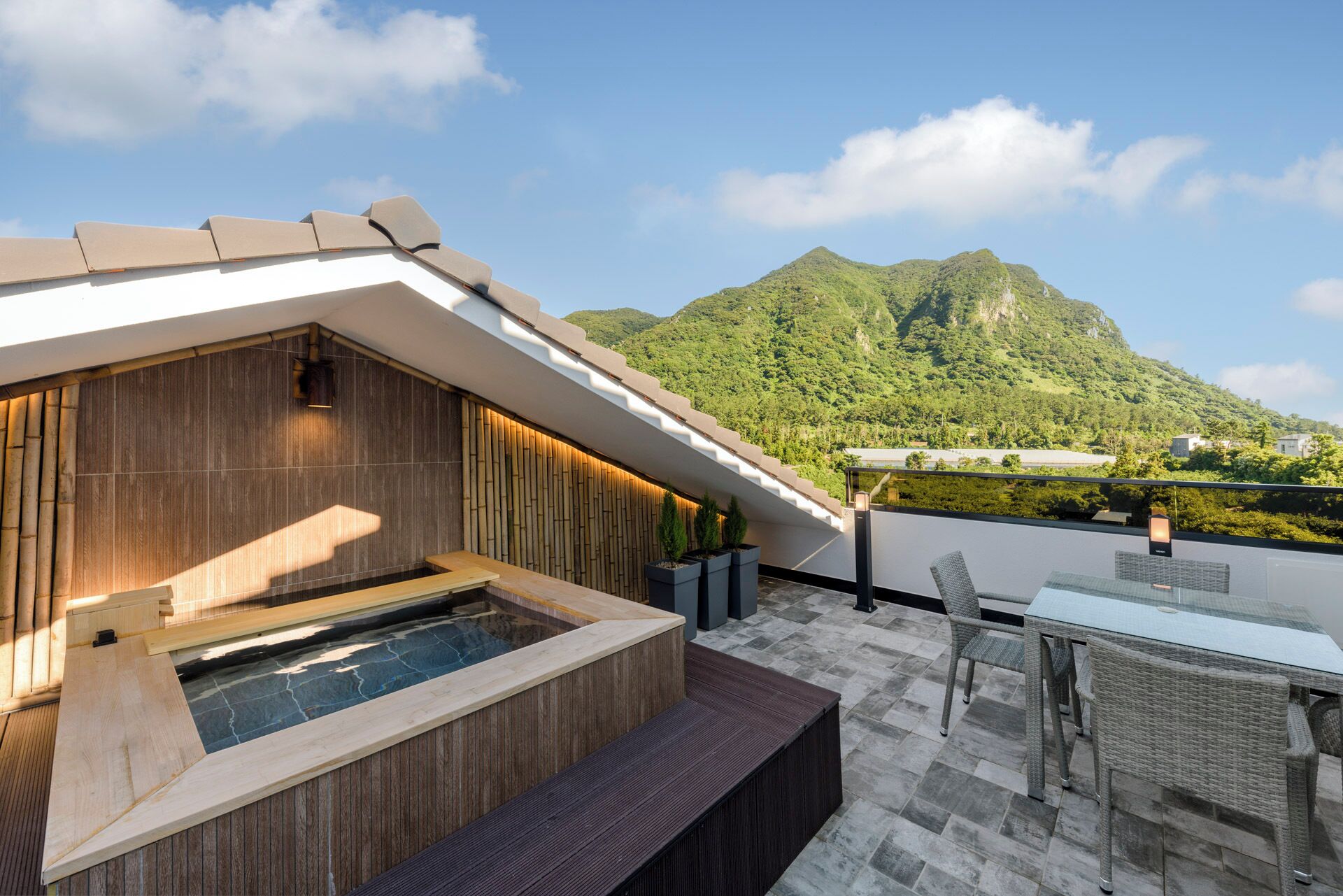 Premier Duplex | Individually decorated, individually furnished, soundproofing, free WiFi