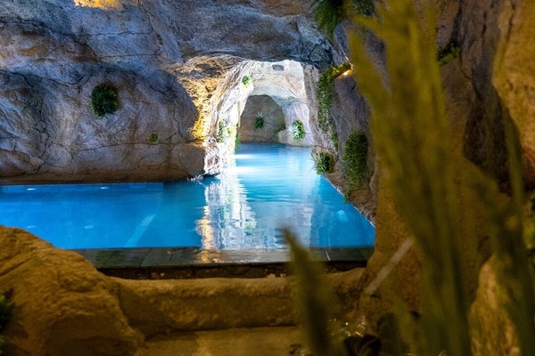 Indoor pool, seasonal outdoor pool, pool umbrellas, sun loungers