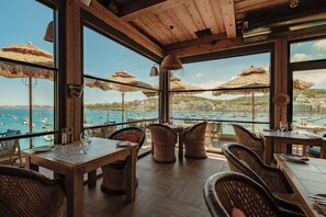 Italienische Küche, Blick aufs Meer