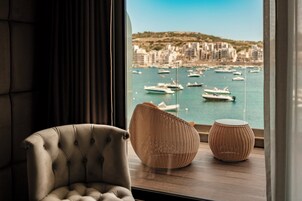 Rom – deluxe, balkong, sjøutsikt | Terrasse/patio