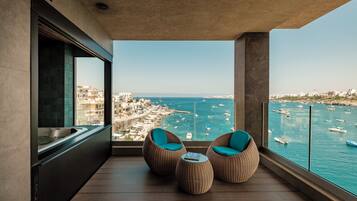 Premium Seaview Room with Hot Tub | Minibar, skrivbord, ljudisolering och gratis wi-fi
