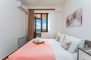 Premium bedding, desk, iron/ironing board, cribs/infant beds - Stay Inn on Amiryan Str. 4/6 (Yerevan)