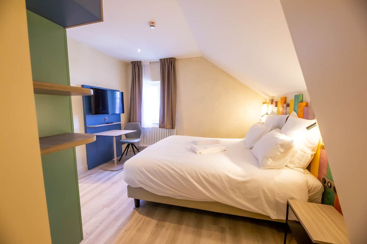 Comfort tweepersoonskamer | 1 slaapkamer, luxe beddengoed, pillowtop-bedden, een bureau