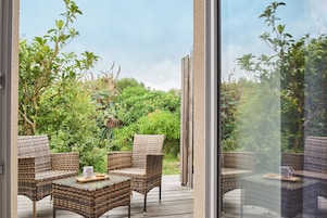 高级复式 | 高档床上用品、加厚床垫、办公桌、笔记本电脑工作区