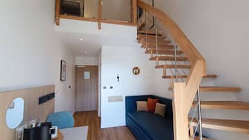 Superior maisonnette | Woonruimte | Een 41-inch flatscreentelevisie met digitale zenders en televisie