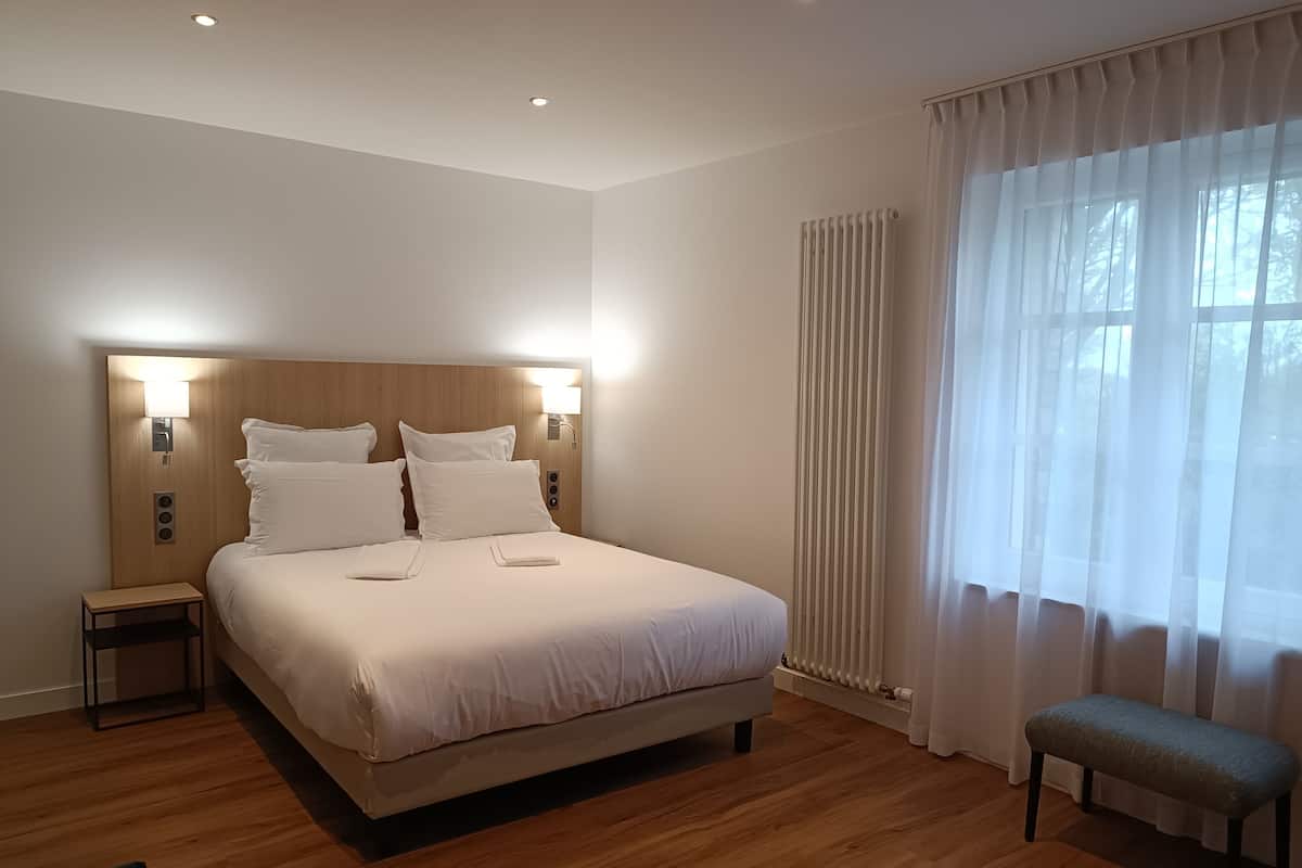 Signature tweepersoonskamer | 1 slaapkamer, luxe beddengoed, pillowtop-bedden, een bureau
