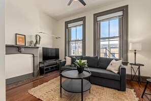 Smart TV - Deluxe 5-bedrm - walkable to all in OTR & Downtown (Cincinnati)