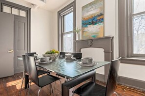 Dining - Deluxe 5-bedroom | Walk everywhere | Over the Rhine (Cincinnati)