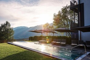 Pool - Apartment with shared infinity pool (St. Martin am Tennengebirge)