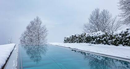 Apartment with infinity pool