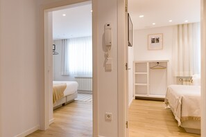 2 habitaciones, tabla de planchar con plancha y internet 
