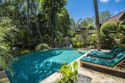 Stunning, fully staffed villa with pool and tropical gardens.