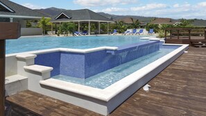 2 outdoor pools, free cabanas, pool umbrellas - Casa Maurice Ocho Rios Villa (St. Ann's Bay)