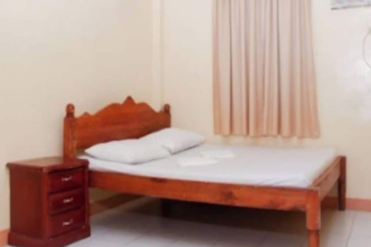 Double Room | Desk, bed sheets