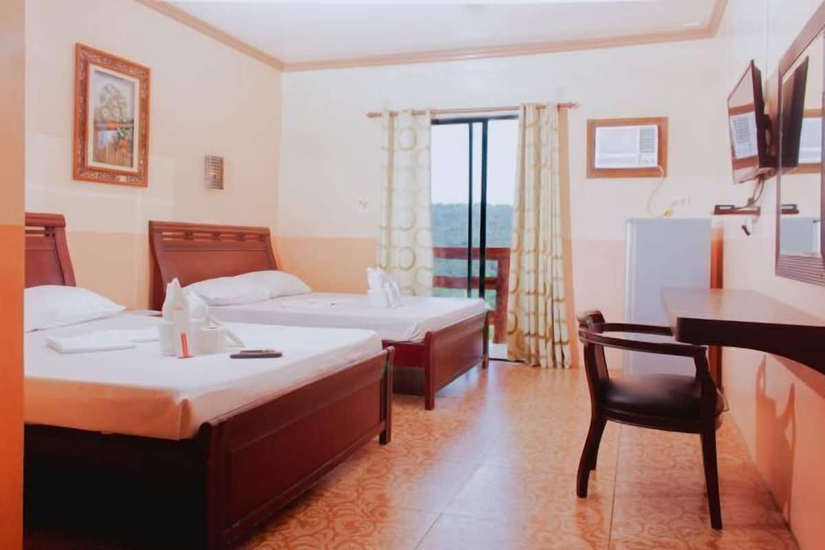 1 bedroom, desk, bed sheets