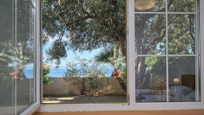 A window with a view of a garden and a fence. - Holiday Seaview Apartment by Litto (Split)