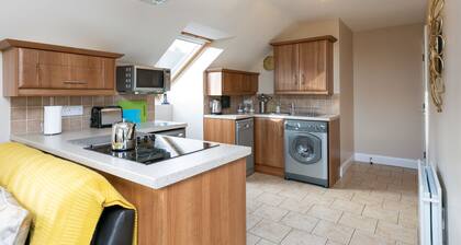 Beautiful loft apartment ,5 min to great hiking trails