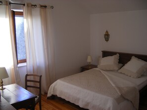 2 soverom, strykejern/-brett, reiseseng for barn og wi-fi (inkludert)