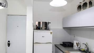 Design Studio | Private kitchen | Fridge, microwave, stovetop, electric kettle