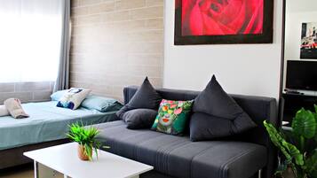 Design Studio | Individually decorated, free WiFi, bed sheets