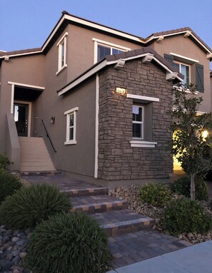 Exterior detail - Beautiful Model Home in the heart of Las Vegas (Las Vegas)