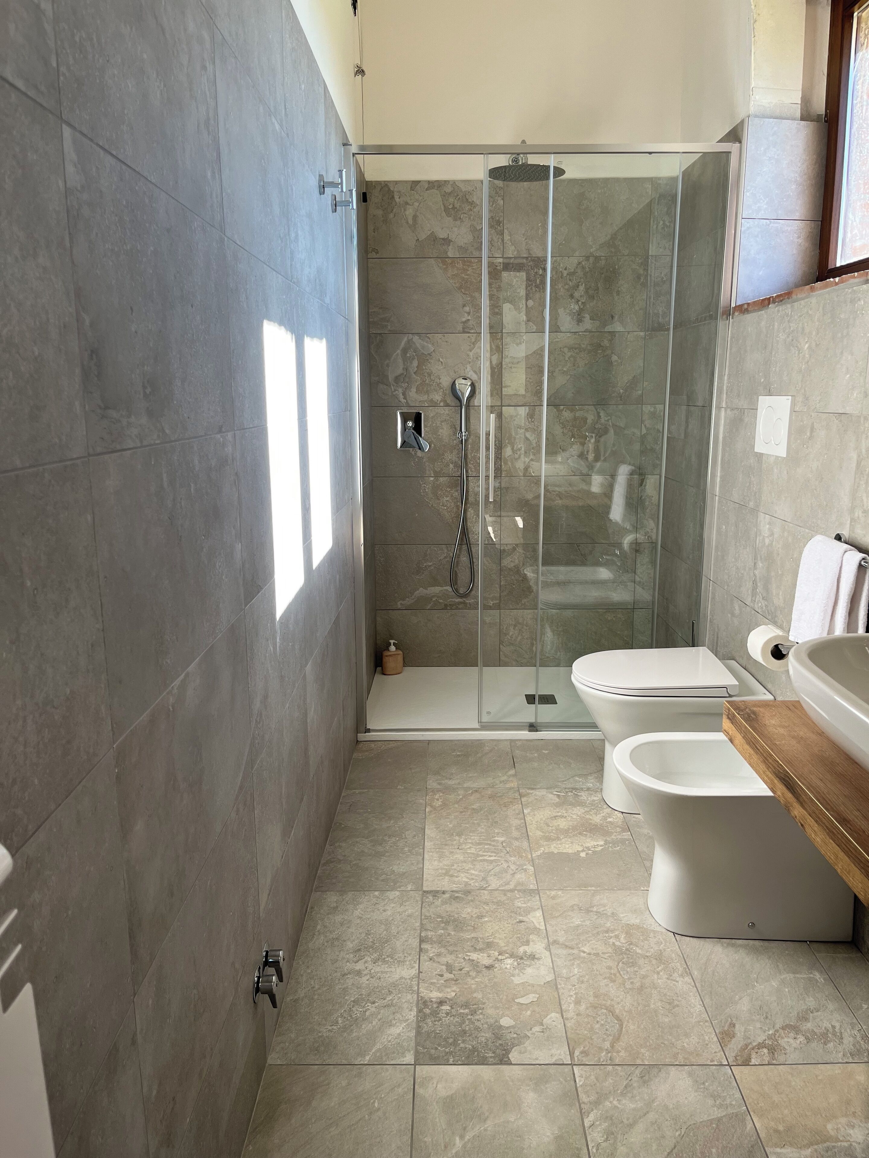 Basic Double Room | Bathroom