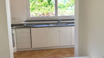 Frigorifero, forno, piano cottura, bollitore elettrico