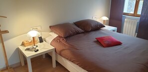 1 Schlafzimmer, Reisekinderbett, kostenloses WLAN, Bettwäsche