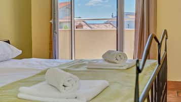 2 bedrooms, blackout curtains, iron/ironing board, free WiFi