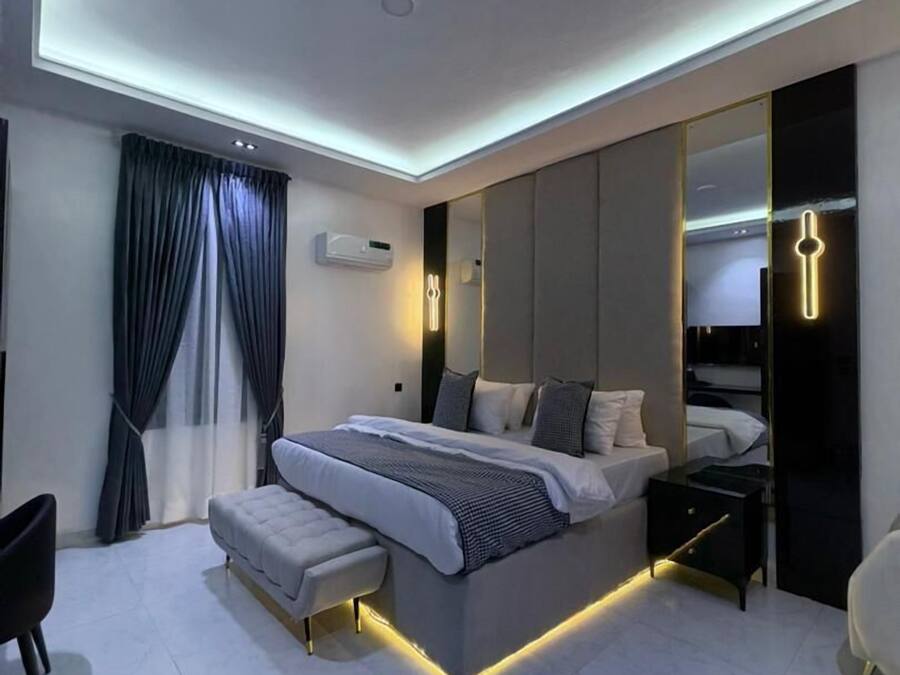 Desk, laptop workspace, free WiFi, bed sheets