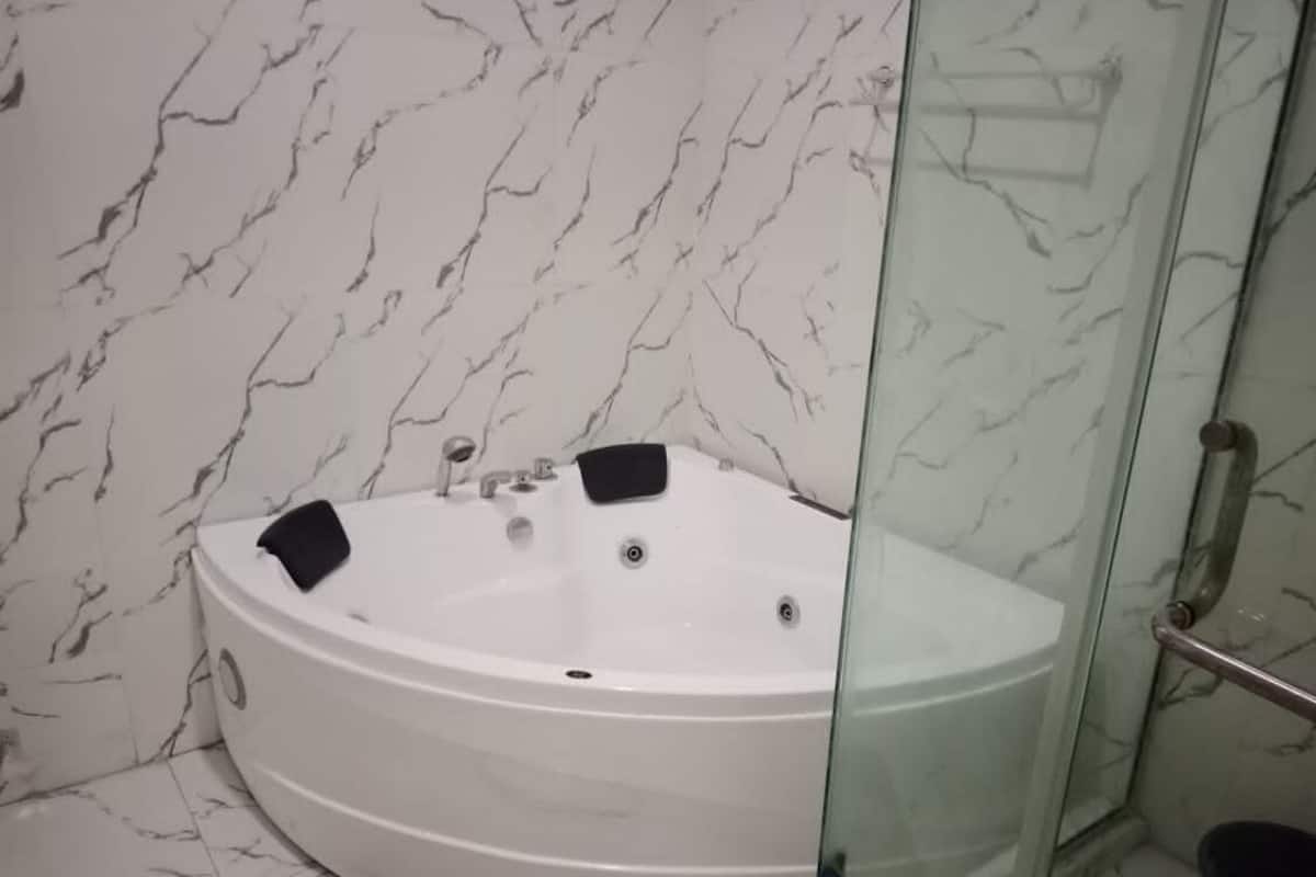 Executive Room | Desk, laptop workspace, free WiFi, bed sheets