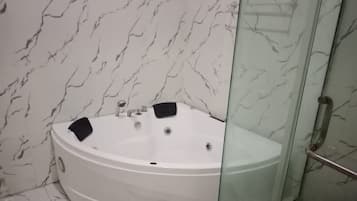 Executive Room | Desk, laptop workspace, free WiFi, bed sheets