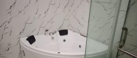 Executive kamer | Een bureau, een laptopwerkplek, gratis wifi, beddengoed