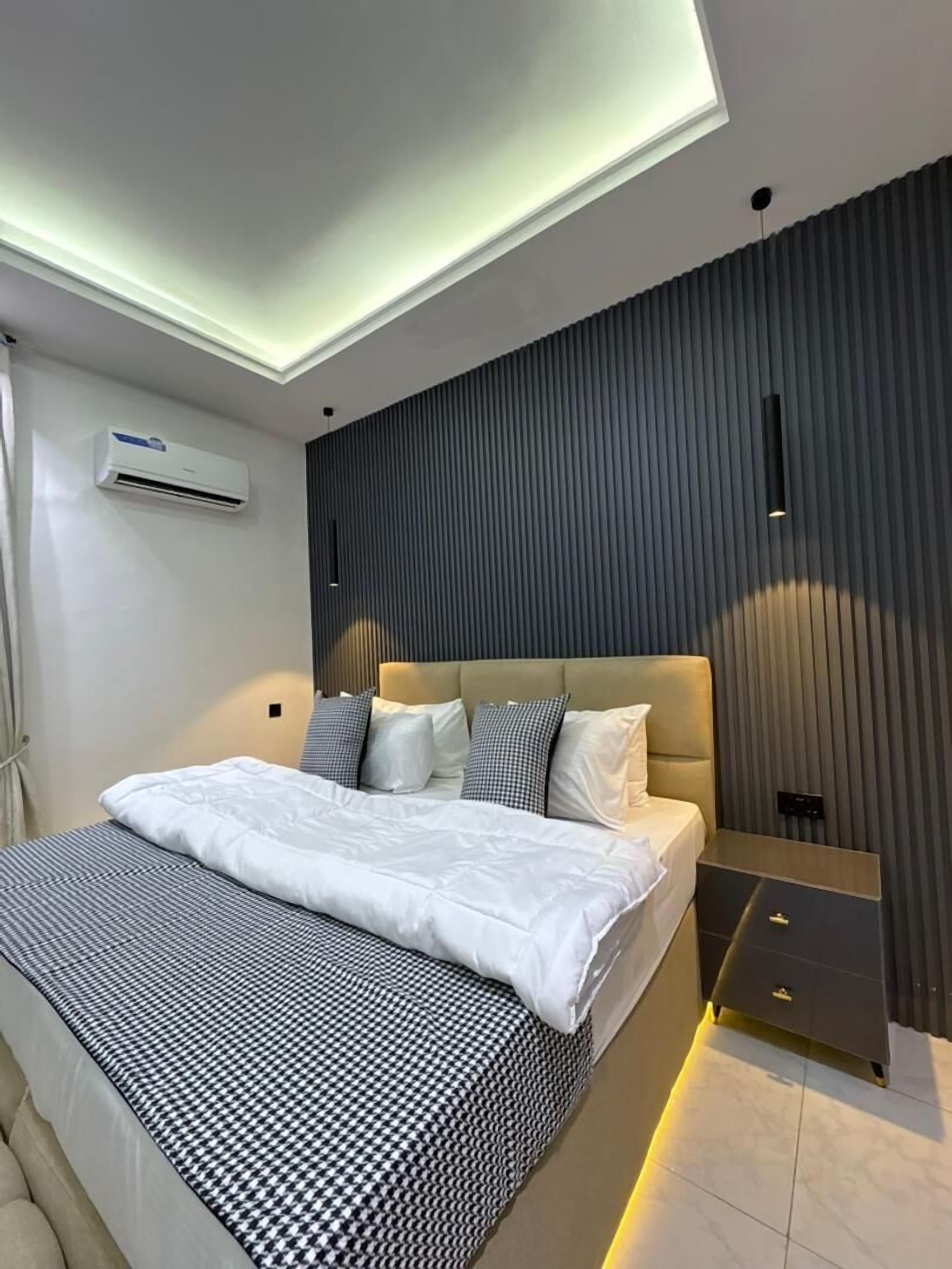 Desk, laptop workspace, free WiFi, bed sheets