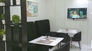 Restaurant - DELIZ HOMES AND HOTEL (Lekki)